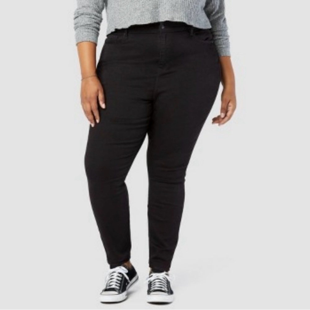New‎ Denizen From Levi’s Women's Black Mid Rise Skinny Jeans- Size 18L